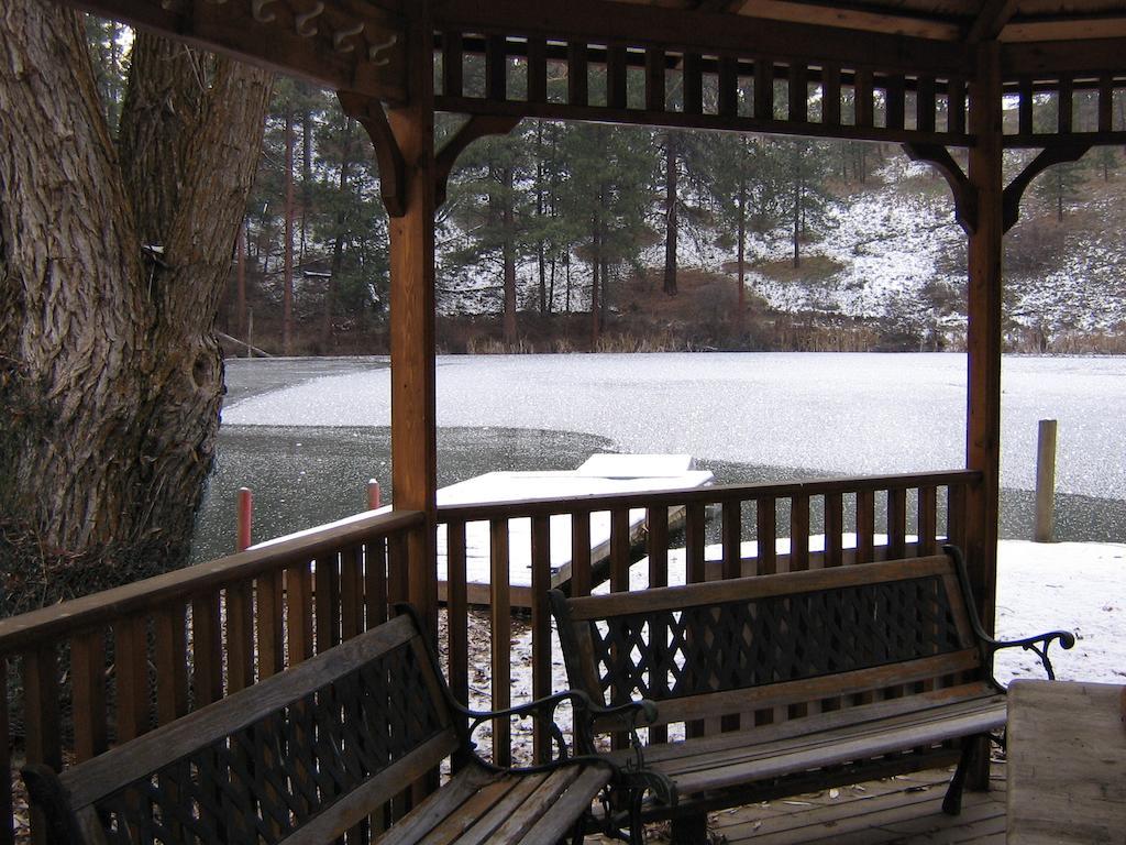 Rainbow Lake Castle Resort Princeton Esterno foto