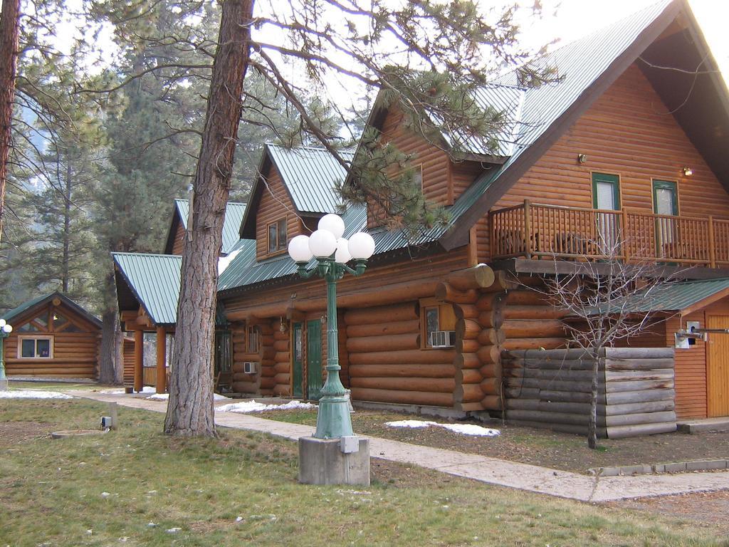 Rainbow Lake Castle Resort Princeton Esterno foto