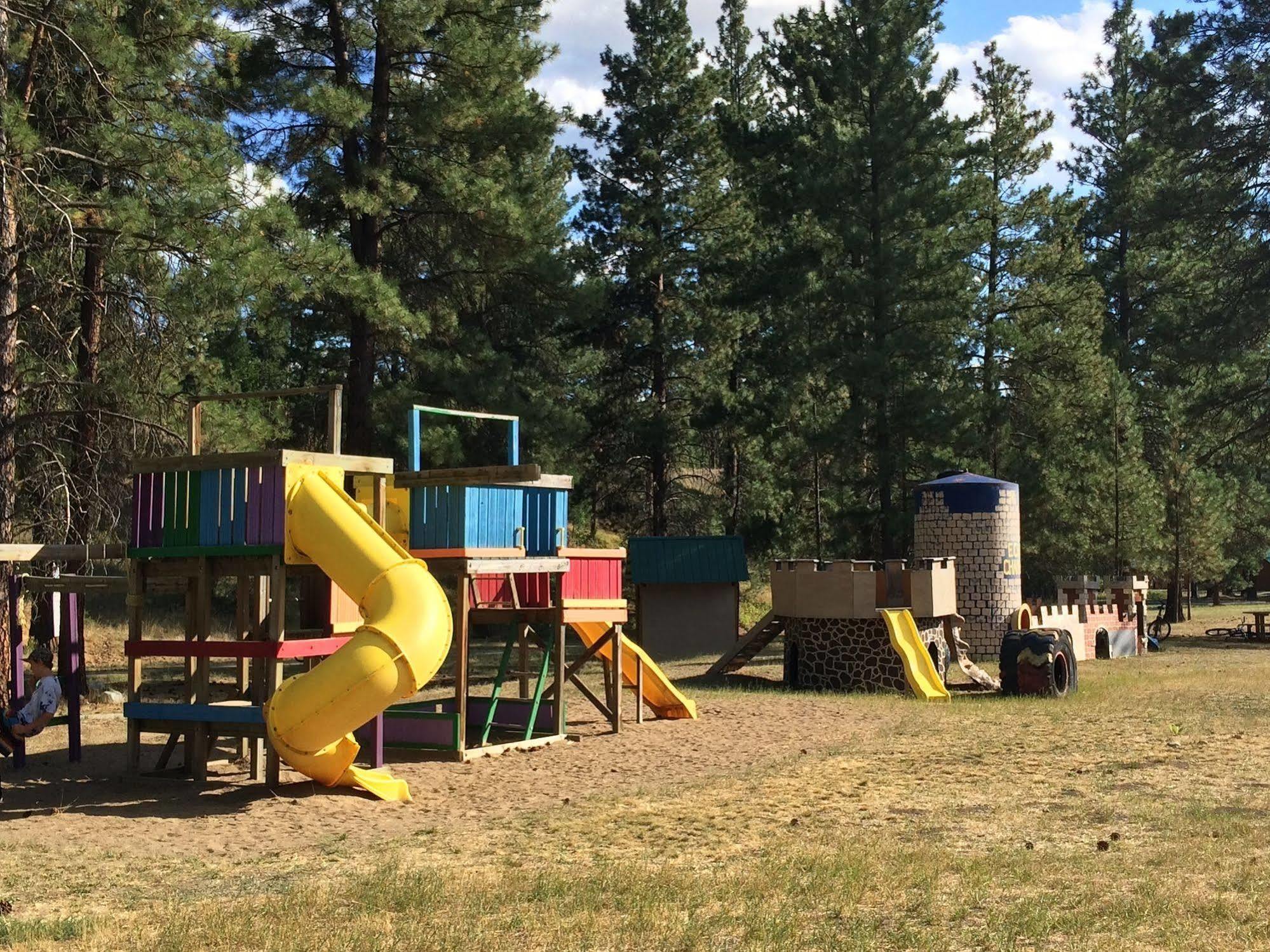 Rainbow Lake Castle Resort Princeton Esterno foto