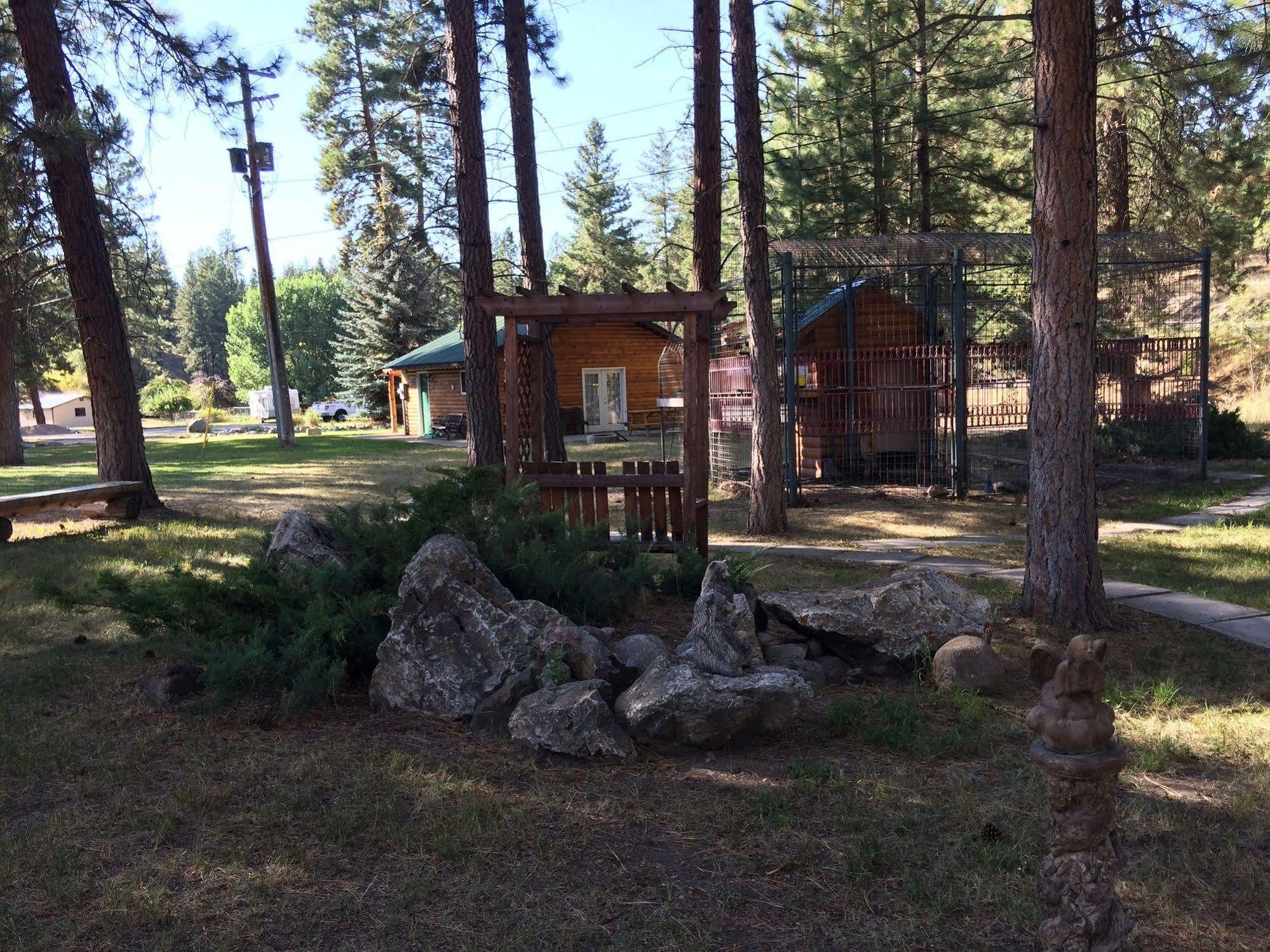 Rainbow Lake Castle Resort Princeton Esterno foto