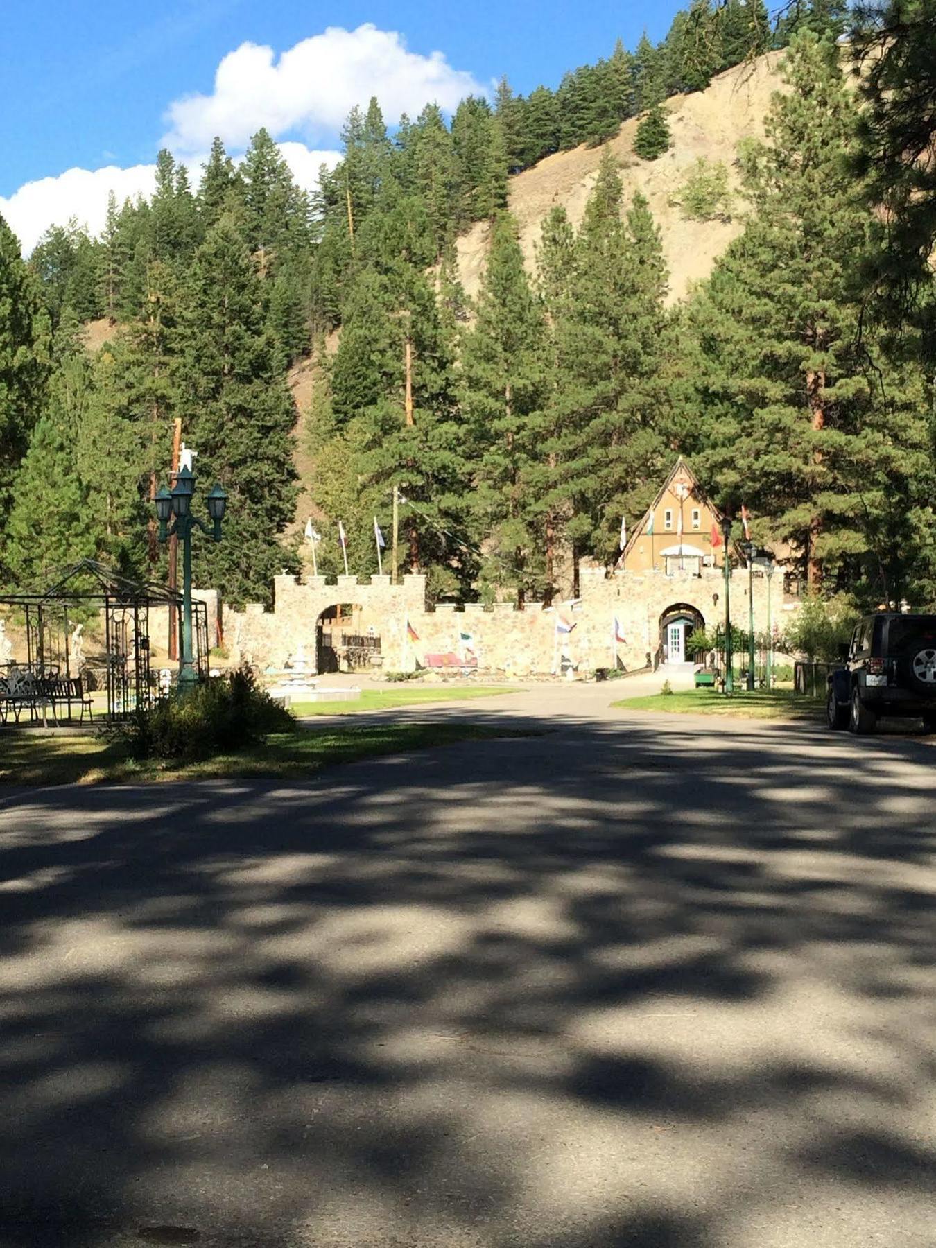 Rainbow Lake Castle Resort Princeton Esterno foto